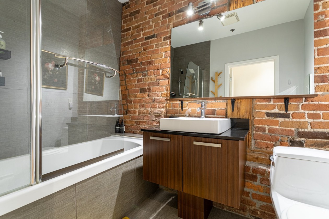 Salle de bains — 361, Place D'Youville, 34, Montréal (Ville-Marie), H2Y2B7, Montréal (Ville-Marie)