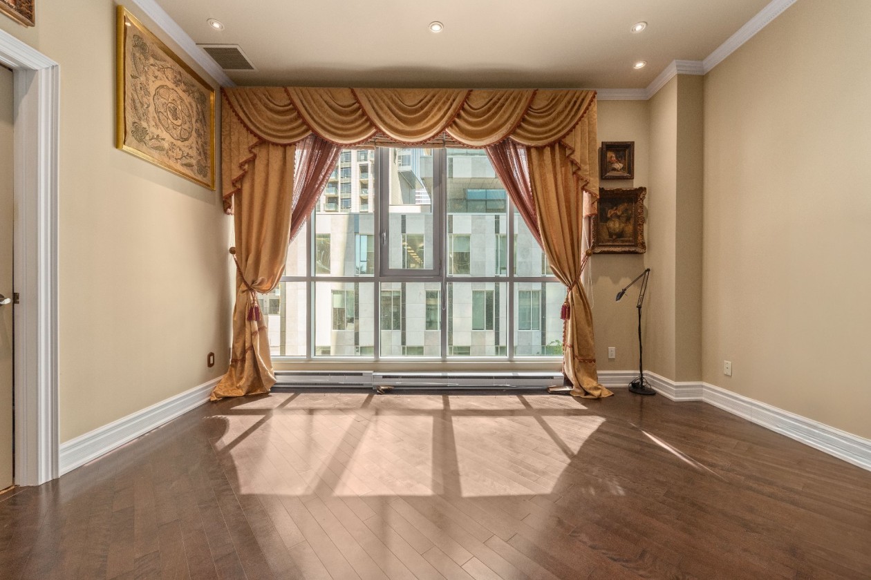 Salon — 650, Rue Notre-Dame O., 308, Montréal (Ville-Marie), H3C1J2, Montréal (Ville-Marie)