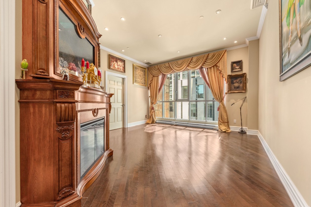 Salon — 650, Rue Notre-Dame O., 308, Montréal (Ville-Marie), H3C1J2, Montréal (Ville-Marie)