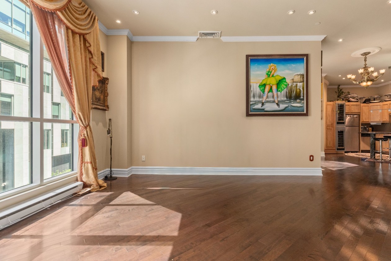 Salon — 650, Rue Notre-Dame O., 308, Montréal (Ville-Marie), H3C1J2, Montréal (Ville-Marie)