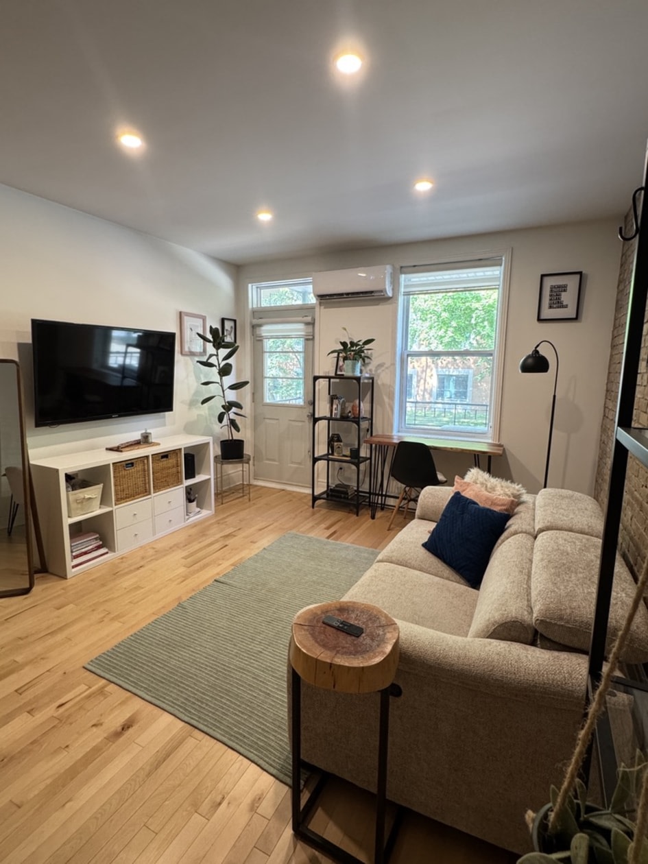 Salon — 4-1135 8E Ave, 4, Québec, G1J 3N3, Québec
