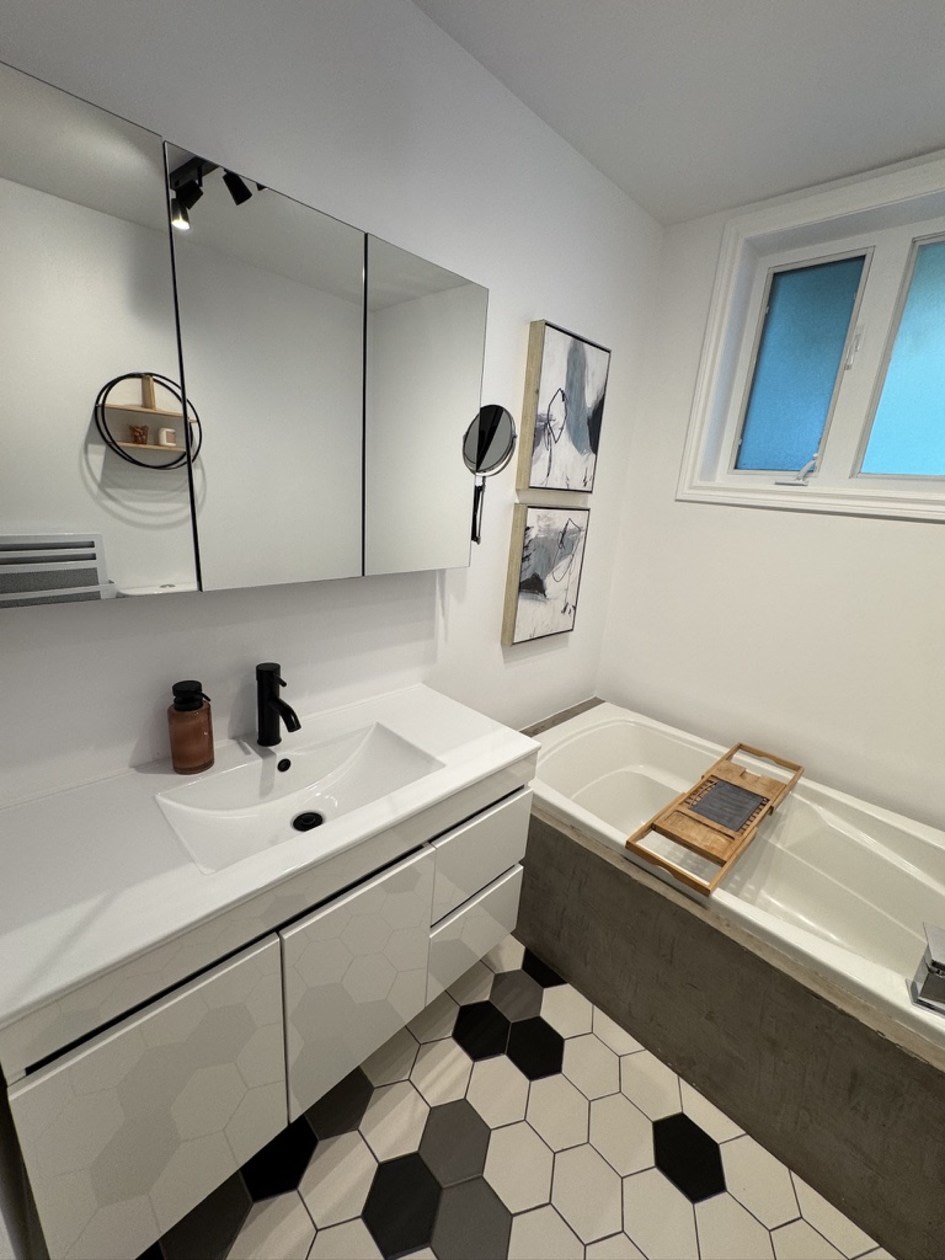 Salle de bains — 4-1135 8E Ave, 4, Québec, G1J 3N3, Québec