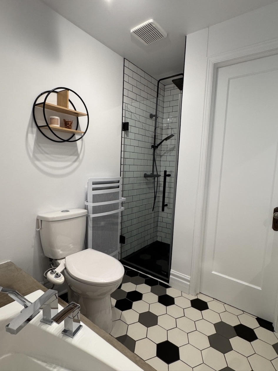 Salle de bains — 4-1135 8E Ave, 4, Québec, G1J 3N3, Québec