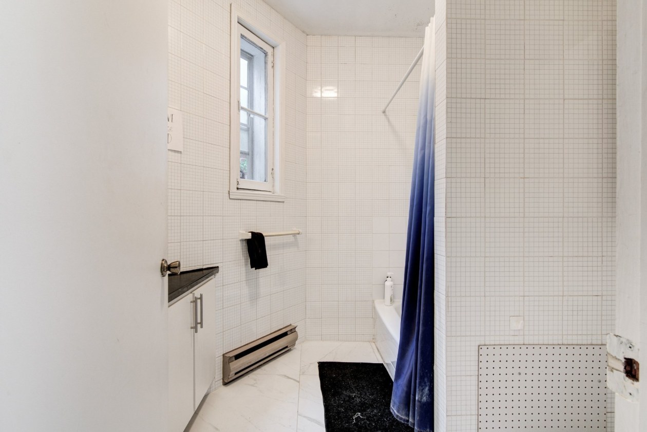 Salle de bains — 4364 - 4368, Av. De Lorimier, Montréal (Le Plateau-Mont-Royal), H2H2B2, Montréal (Le Plateau-Mont-Royal)