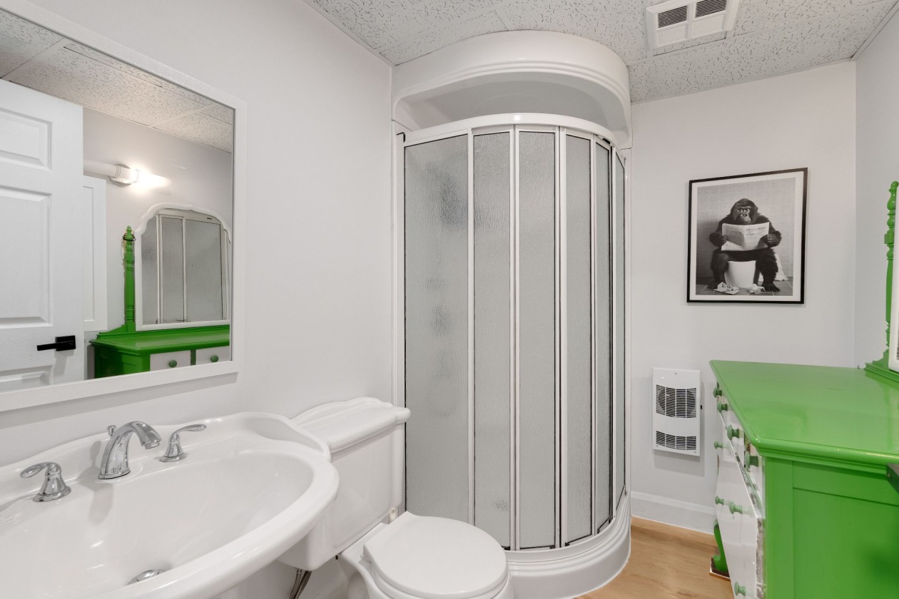 Salle de bains — 163, Rue Dusseault, Val-des-Sources, J1T3M3, Val-des-Sources