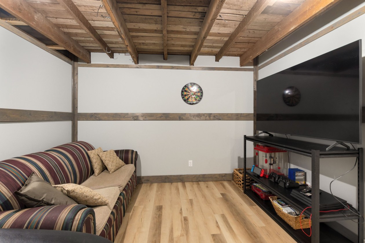 Salle de jeux — 163, Rue Dusseault, Val-des-Sources, J1T3M3, Val-des-Sources