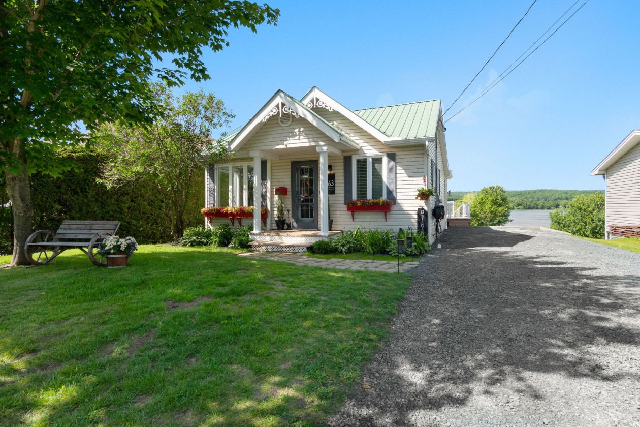 Entrée extérieure — 163, Rue Dusseault, Val-des-Sources, J1T3M3, Val-des-Sources