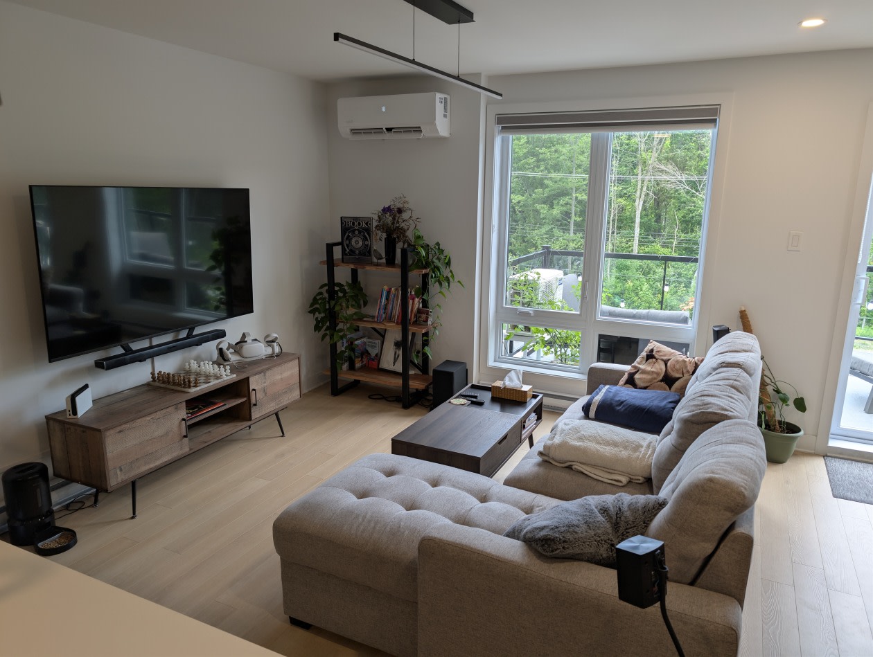 Salon — 303-287 Mnt du Comté, 303, Les Coteaux, J6X 0C6, Les Coteaux