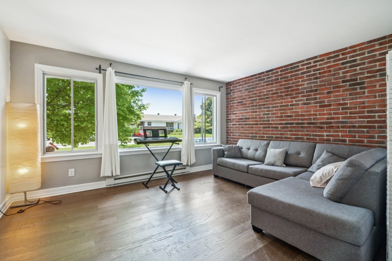 Salon — 375, Rue St-Laurent, Saint-Jean-sur-Richelieu, J3B1H1, Saint-Jean-sur-Richelieu