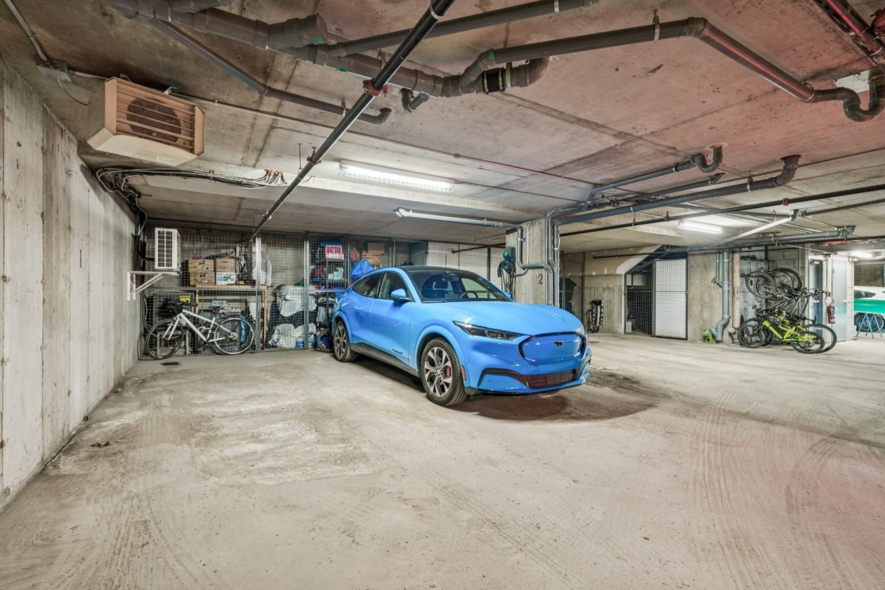 Garage — 7550, Rue St-Dominique, 101, Montréal (Villeray/Saint-Michel/Parc-Extension), H2R1X5, Montréal (Villeray/Saint-Michel/Parc-Extension)