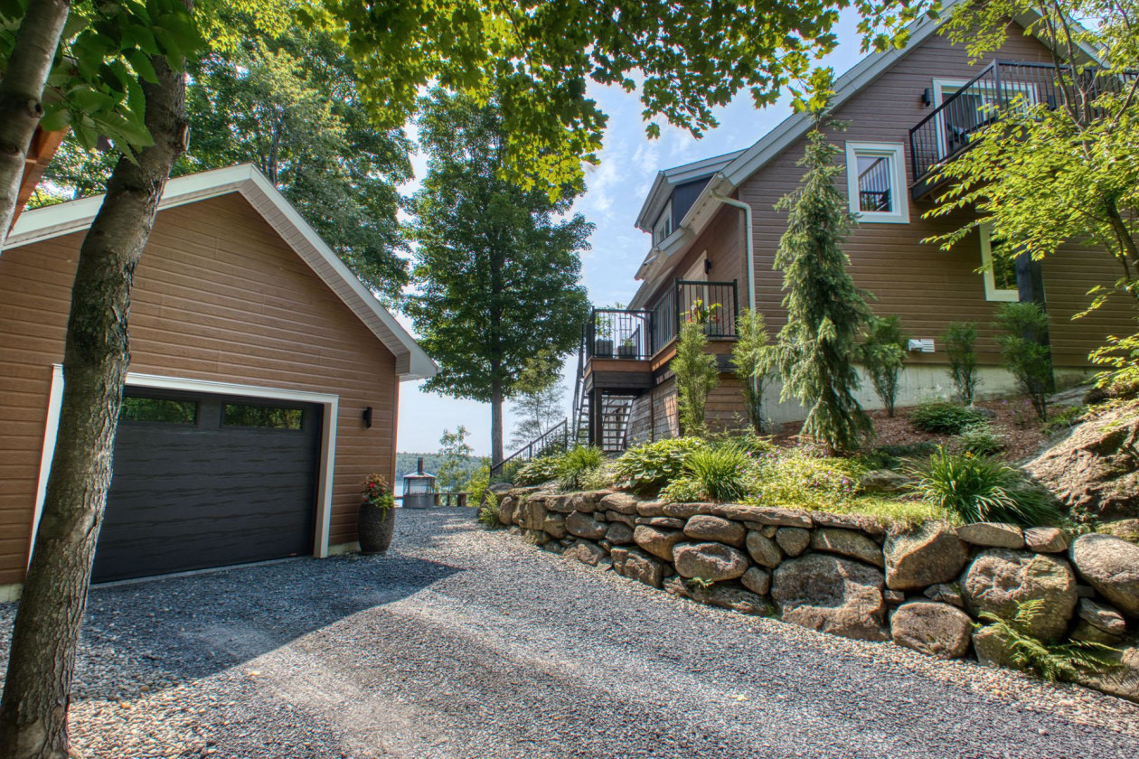 Garage — 16, Rue des Saules, Austin, J0B1B0, Austin