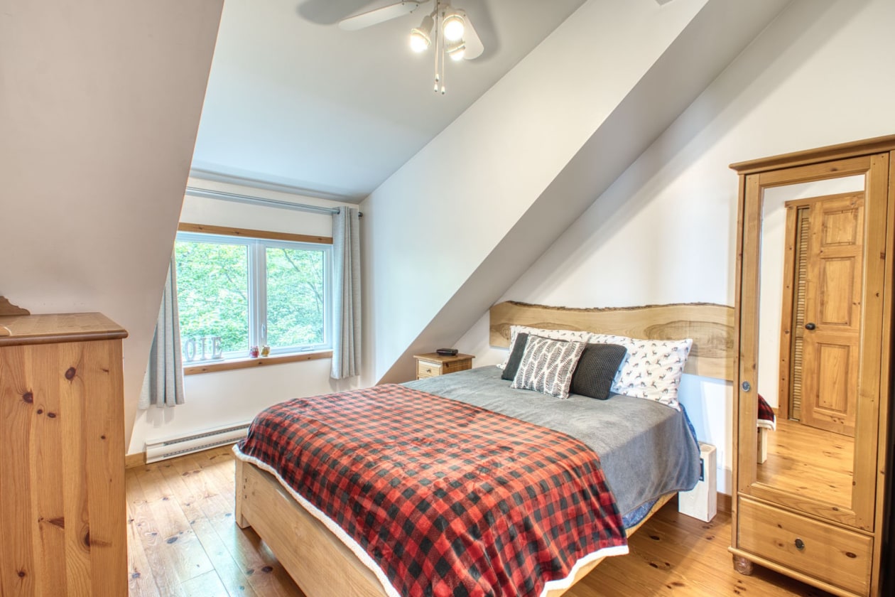 Chambre à coucher principale — 16, Rue des Saules, Austin, J0B1B0, Austin