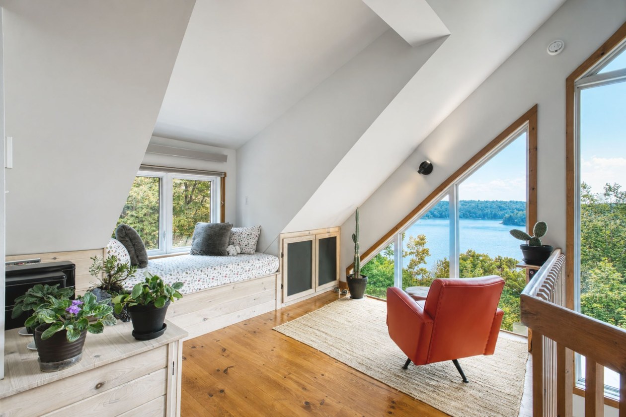 Mezzanine — 16, Rue des Saules, Austin, J0B1B0, Austin