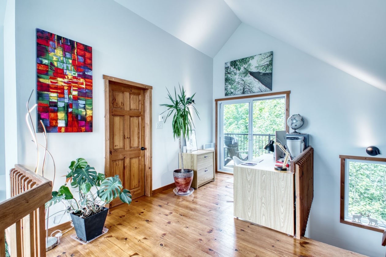 Bureau — 16, Rue des Saules, Austin, J0B1B0, Austin