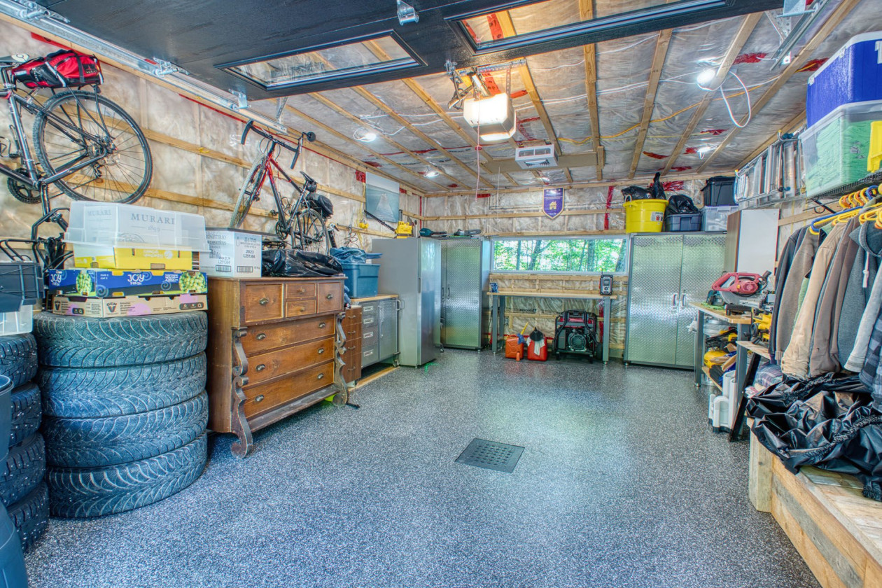 Garage — 16, Rue des Saules, Austin, J0B1B0, Austin
