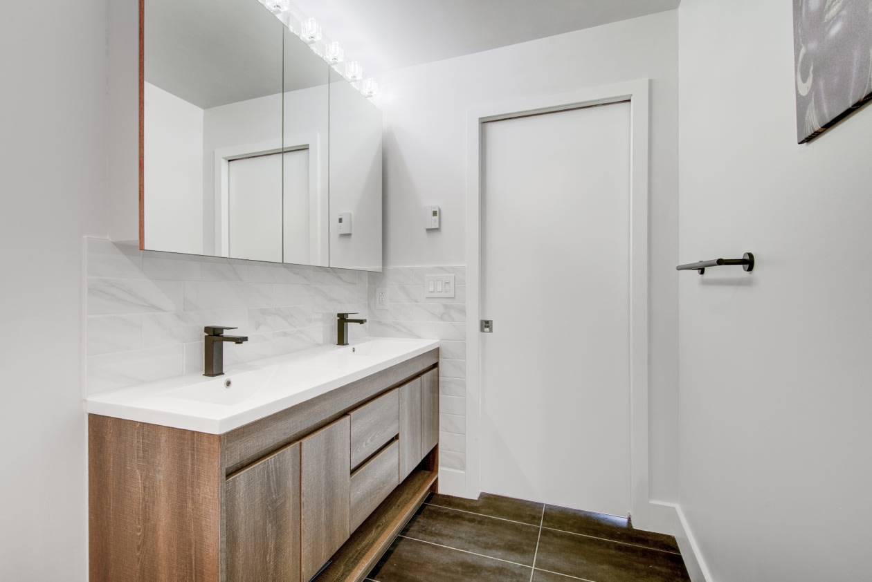 Salle de bains — 1104-888 Rue Wellington, 1104, Montréal, H3C 0N1, Montréal