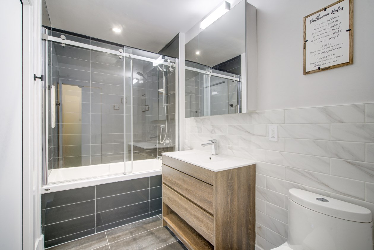 Salle de bains — 1104-888 Rue Wellington, 1104, Montréal, H3C 0N1, Montréal