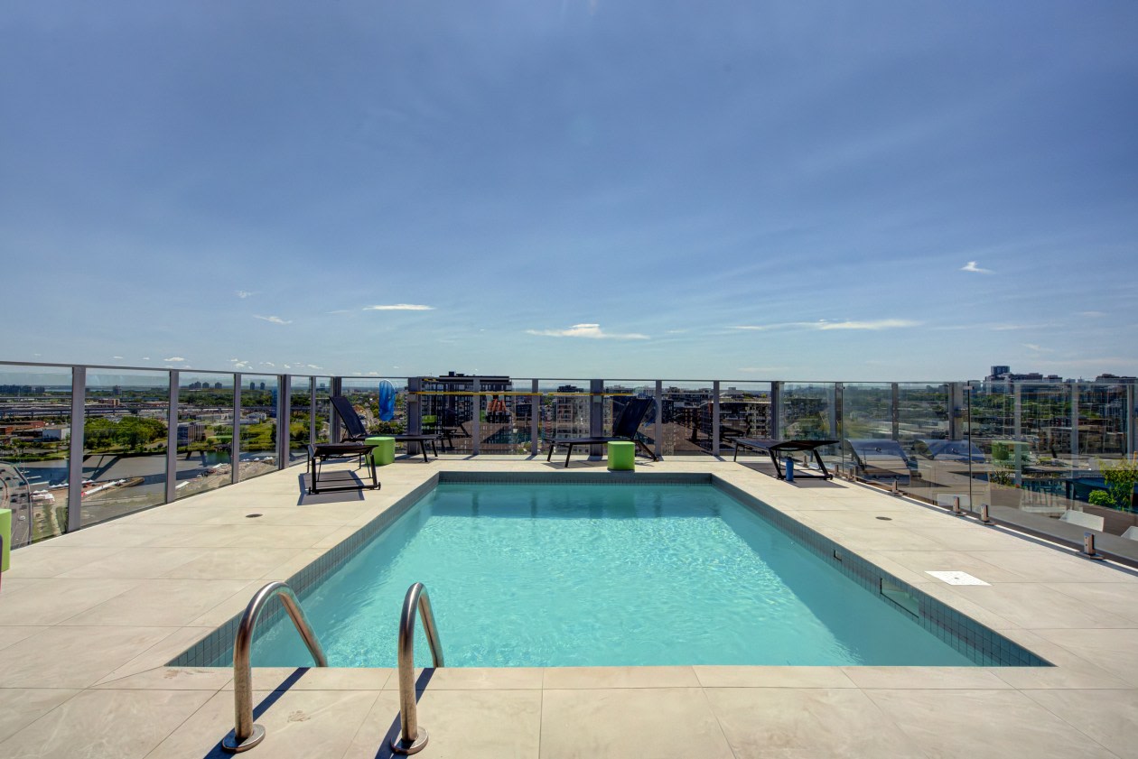 Piscine — 1104-888 Rue Wellington, 1104, Montréal, H3C 0N1, Montréal