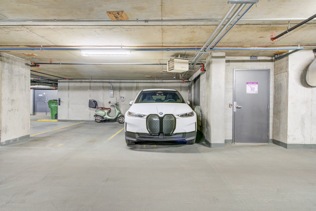 Garage — 1104-888 Rue Wellington, 1104, Montréal, H3C 0N1, Montréal