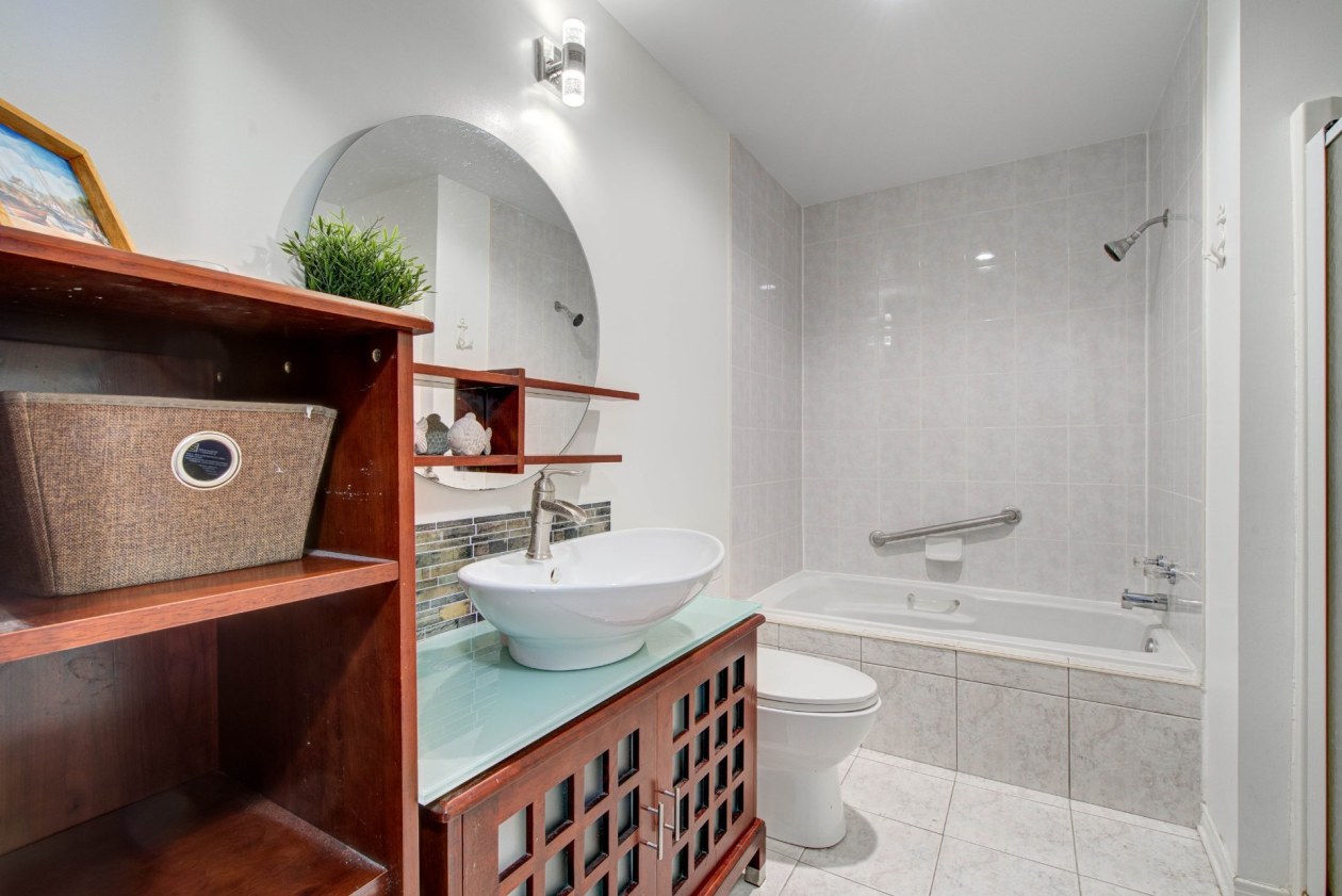 Salle de bains — 310, 12e Avenue, 2, Montréal (Lachine), H8S3H9, Montréal (Lachine)