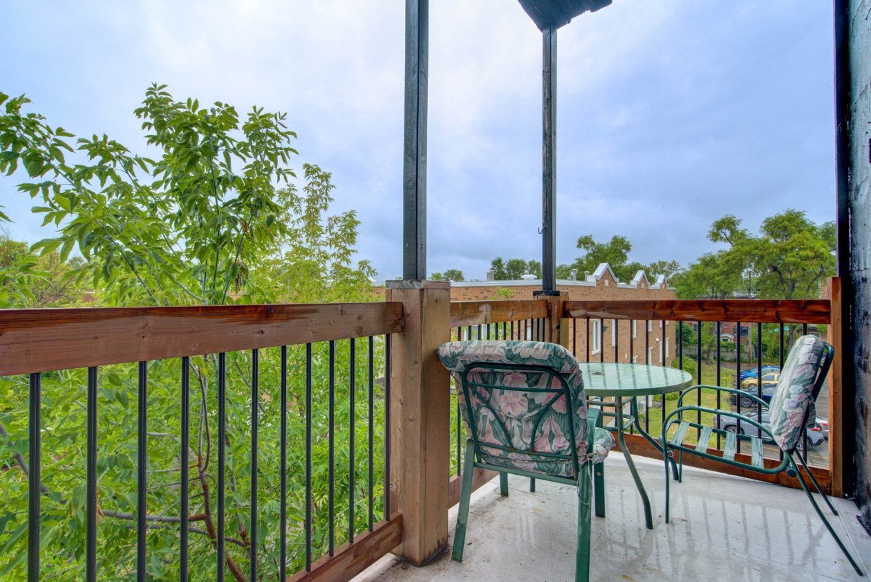 Balcon — 8781 - 8791, Av. Henri-Julien, Montréal (Ahuntsic-Cartierville), H2M1M5, Montréal (Ahuntsic-Cartierville)