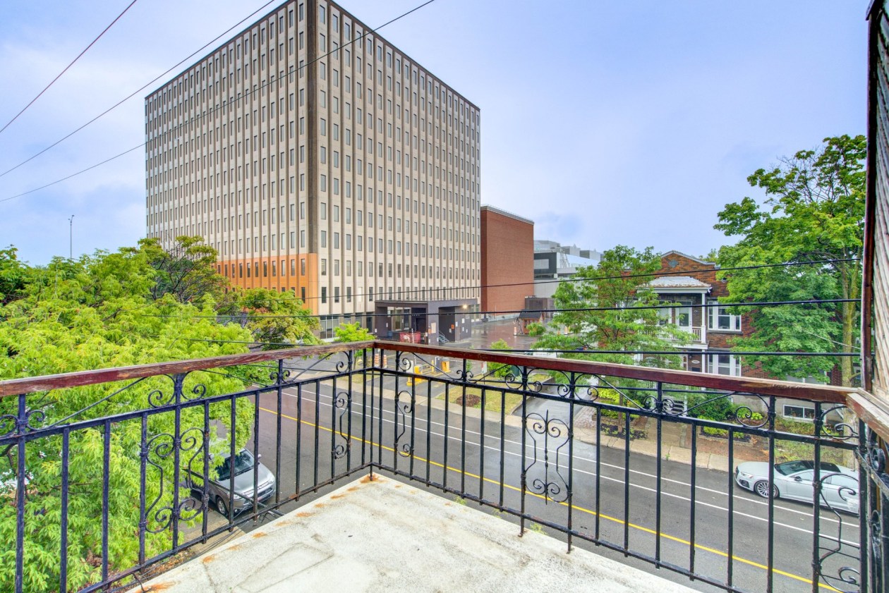 Balcon — 8781 - 8791, Av. Henri-Julien, Montréal (Ahuntsic-Cartierville), H2M1M5, Montréal (Ahuntsic-Cartierville)