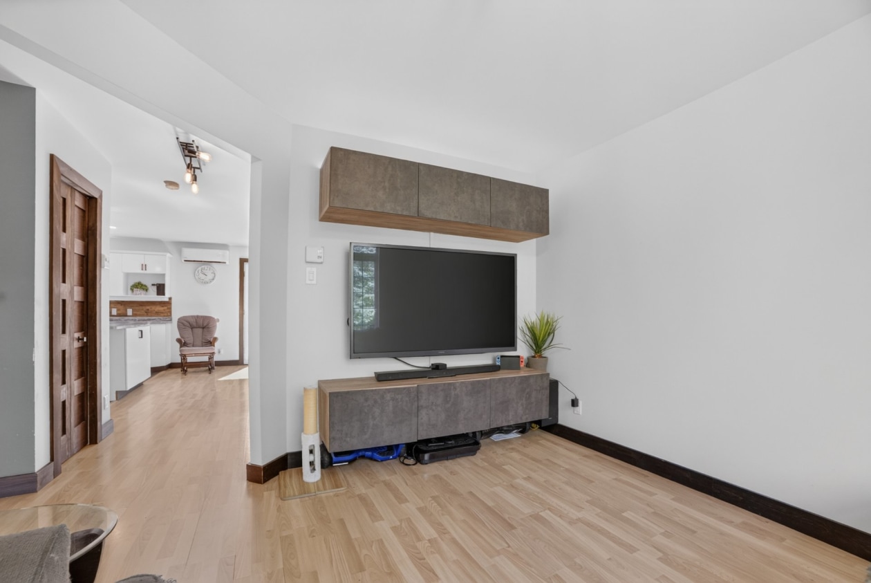 Salon — 215, Rue du Magor, Sherbrooke (Brompton/Rock Forest/Saint-Élie/Deauville), J1N4A2, Sherbrooke (Brompton/Rock Forest/Saint-Élie/Deauville)