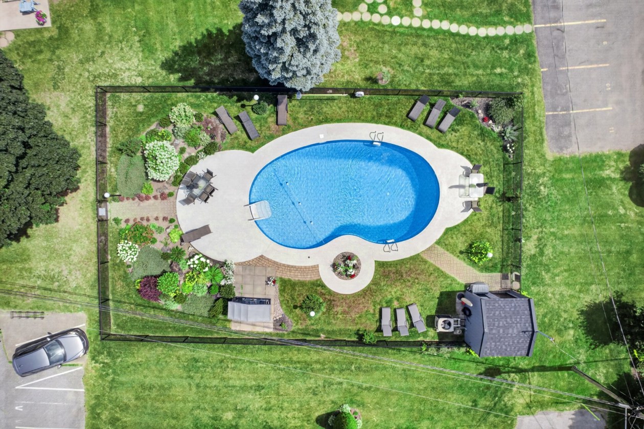 Piscine — 3250, Av. Marie-Rivier, 202, Saint-Hyacinthe, J2S8M5, Saint-Hyacinthe
