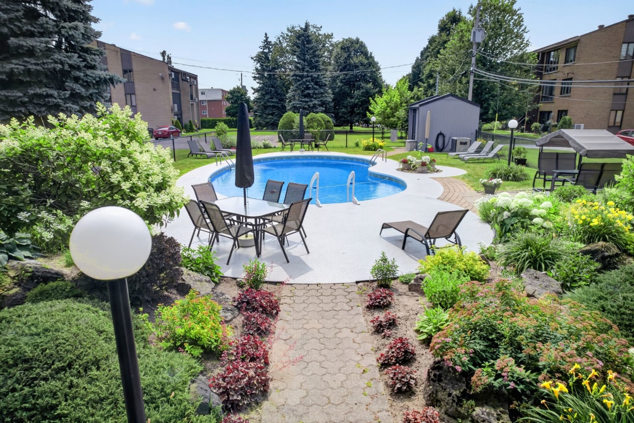 Piscine — 3250, Av. Marie-Rivier, 202, Saint-Hyacinthe, J2S8M5, Saint-Hyacinthe