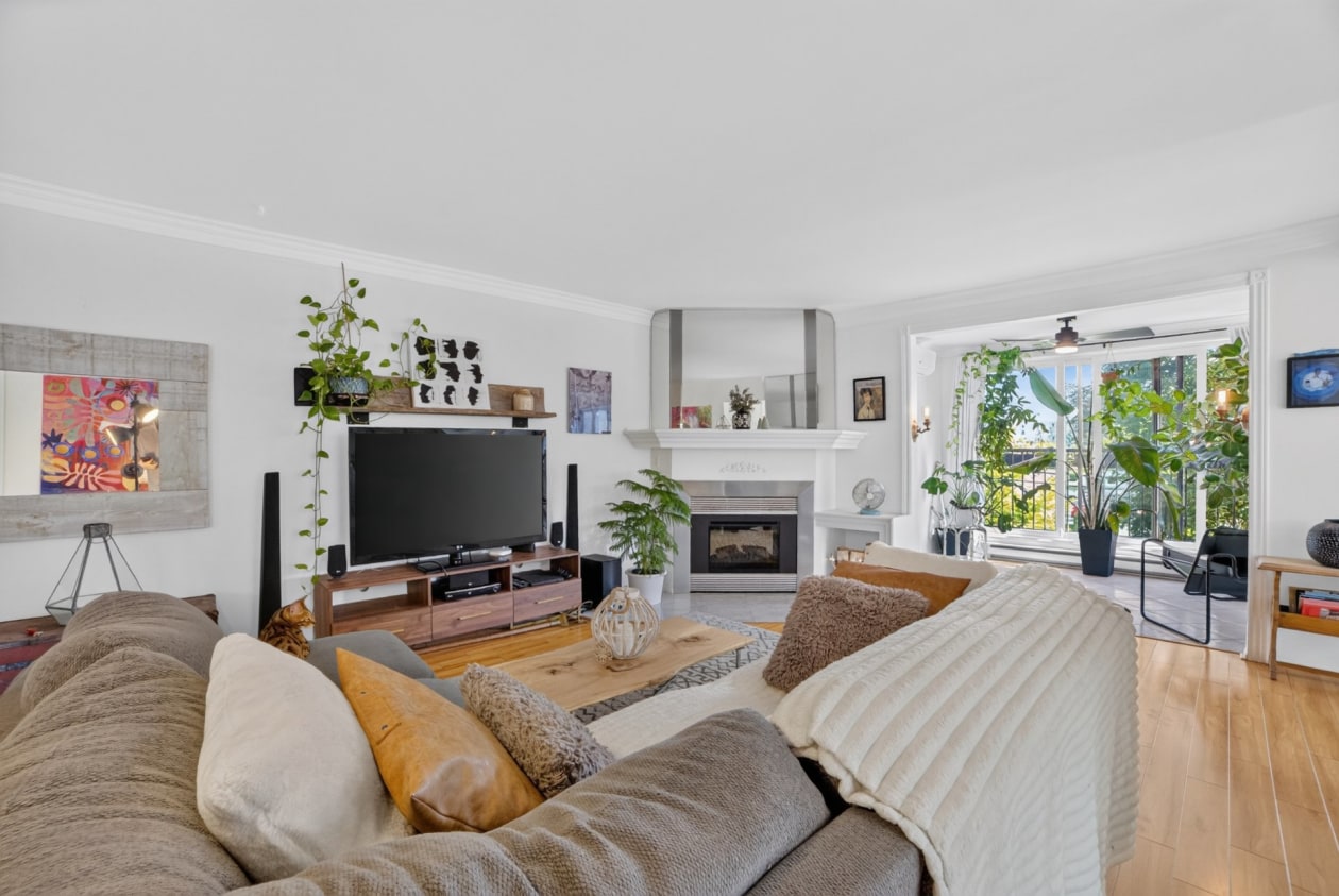 Salon — 3250, Av. Marie-Rivier, 202, Saint-Hyacinthe, J2S8M5, Saint-Hyacinthe