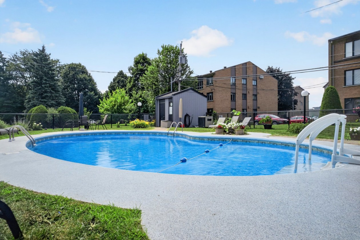 Piscine — 3250, Av. Marie-Rivier, 202, Saint-Hyacinthe, J2S8M5, Saint-Hyacinthe