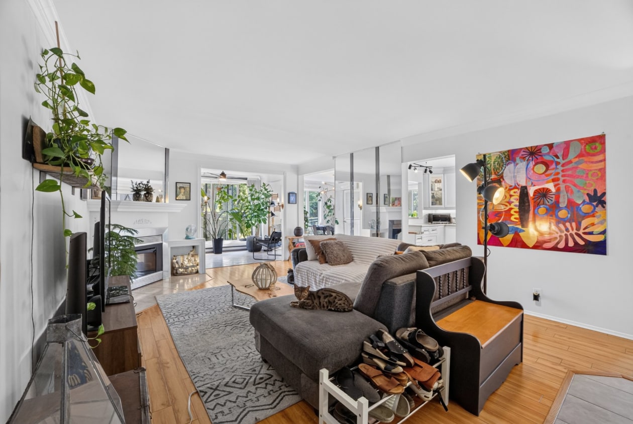 Salon — 3250, Av. Marie-Rivier, 202, Saint-Hyacinthe, J2S8M5, Saint-Hyacinthe