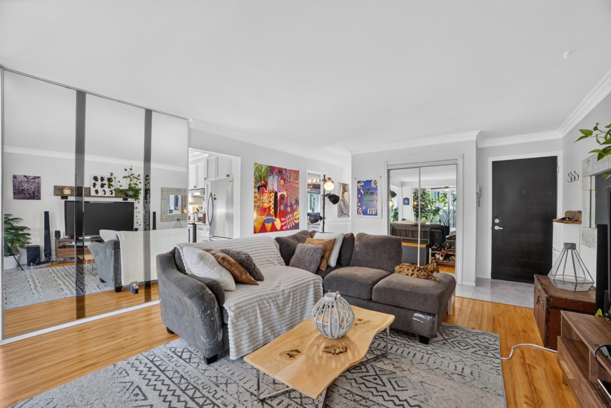 Salon — 3250, Av. Marie-Rivier, 202, Saint-Hyacinthe, J2S8M5, Saint-Hyacinthe