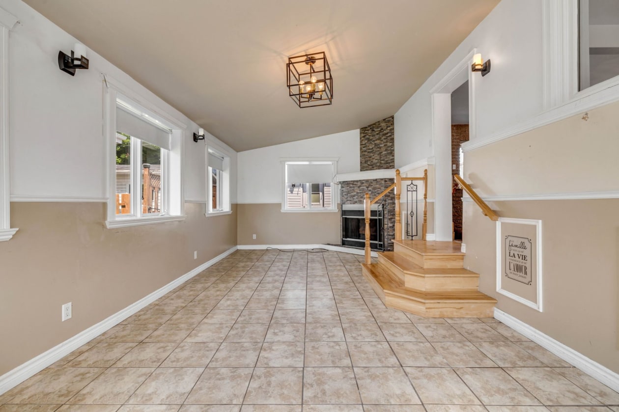 Salon — 6137, Rue des Faons, Québec (Charlesbourg ), G1G1H9, Québec (Charlesbourg )