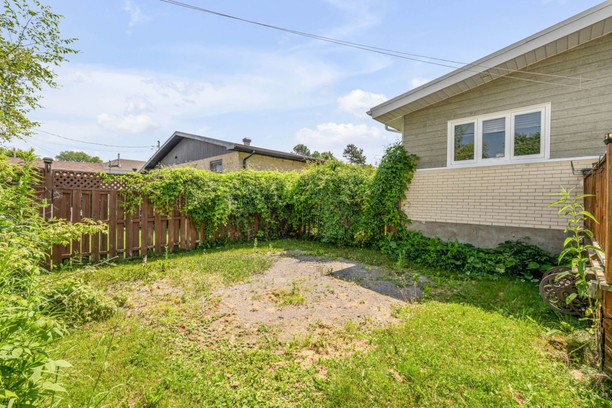Cour — 6137, Rue des Faons, Québec (Charlesbourg ), G1G1H9, Québec (Charlesbourg )
