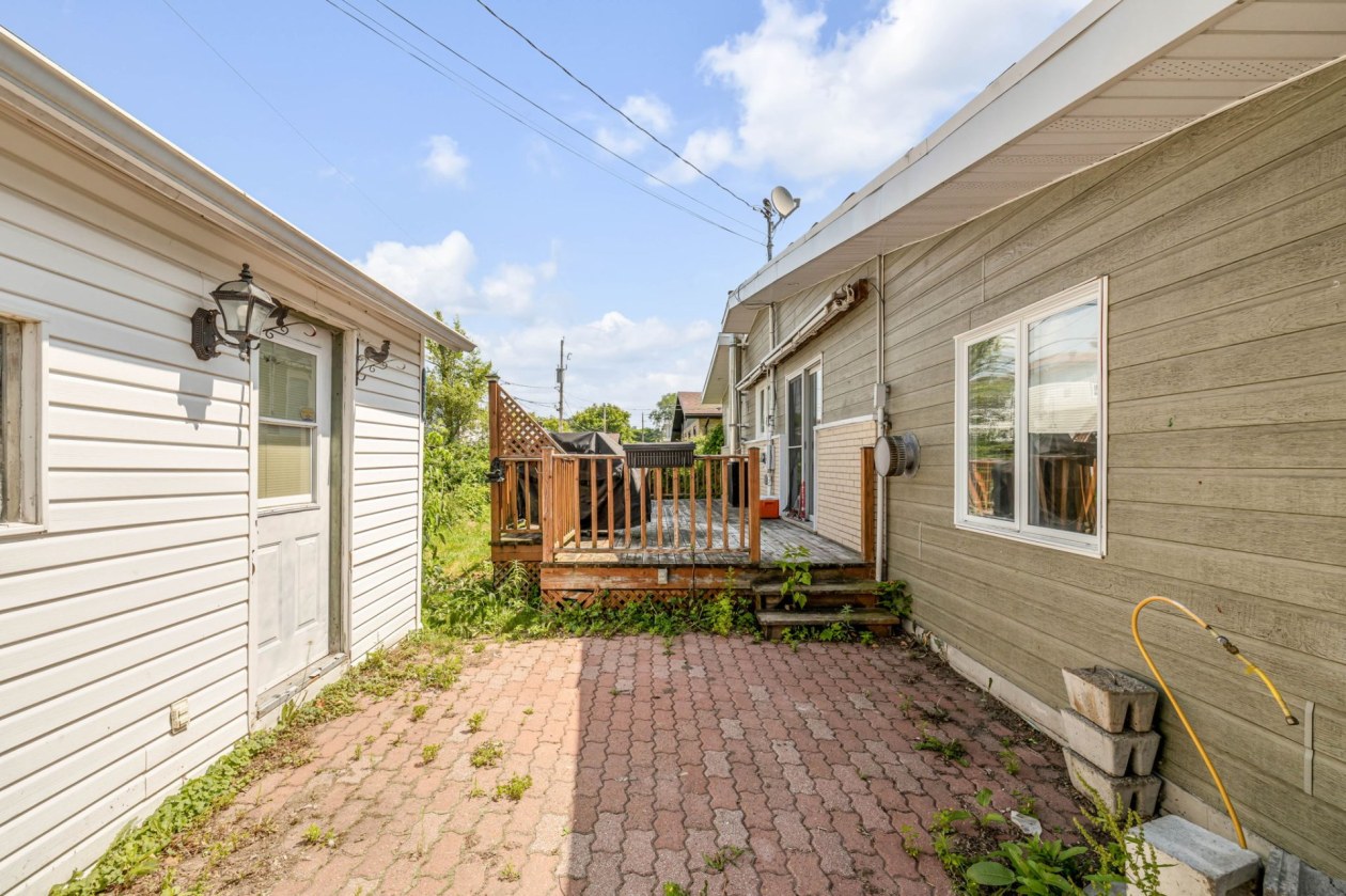 Cour — 6137, Rue des Faons, Québec (Charlesbourg ), G1G1H9, Québec (Charlesbourg )