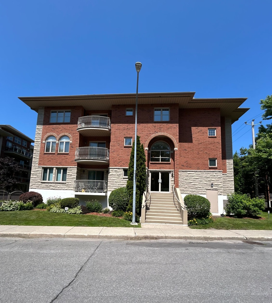 7031, Rue Louis-Hébert — photo 1