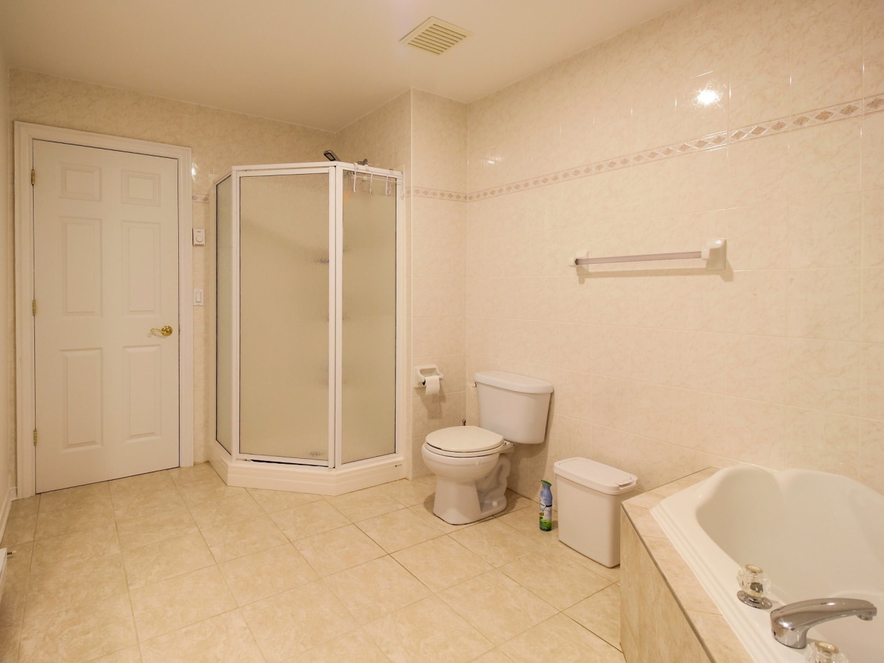 Salle de bains — 7031, Rue Louis-Hébert, 1E, Montréal (LaSalle), H8N3E9, Montréal (LaSalle)
