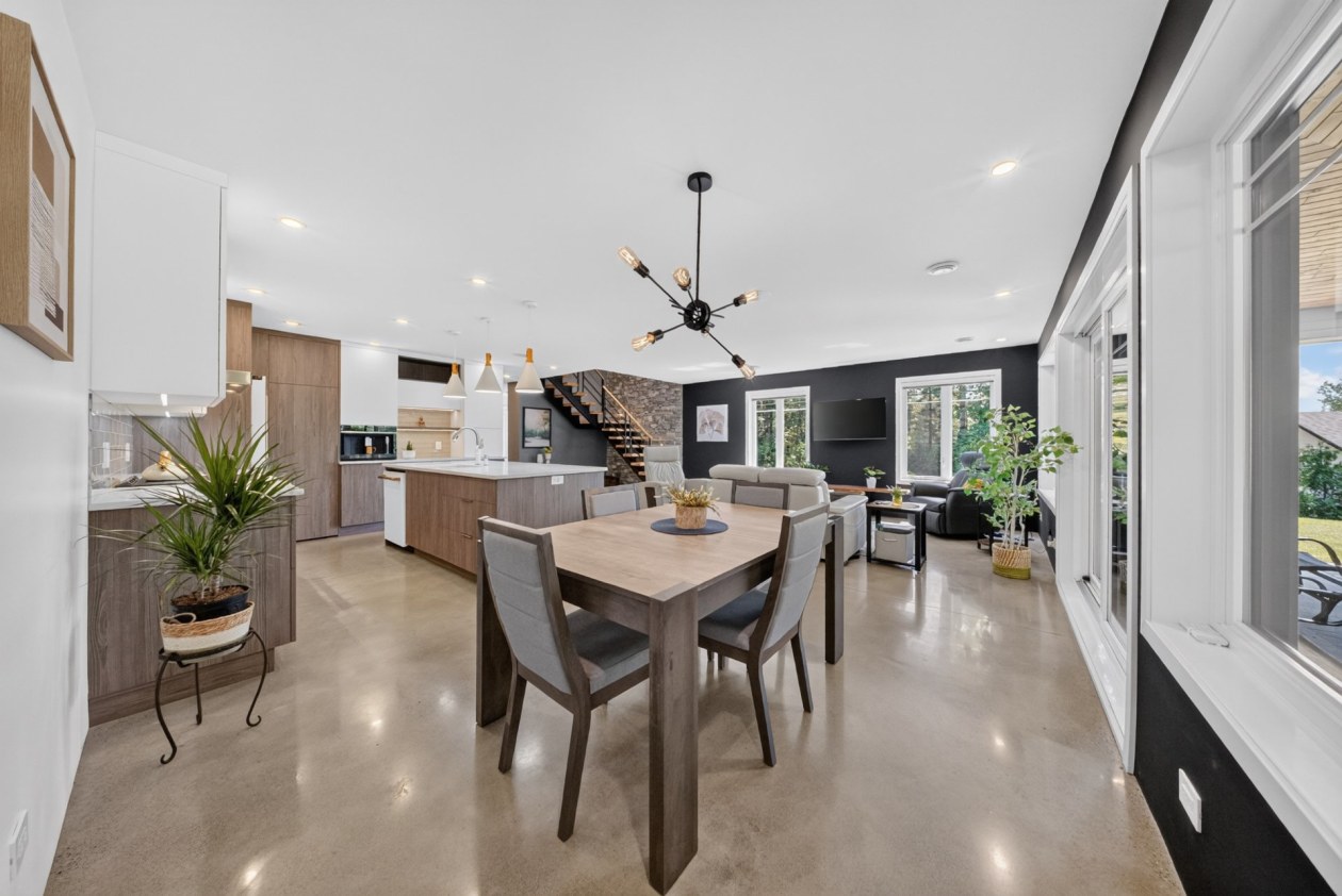 Salle à manger — 490, Av. des Oréades, Magog, J1X0B1, Magog