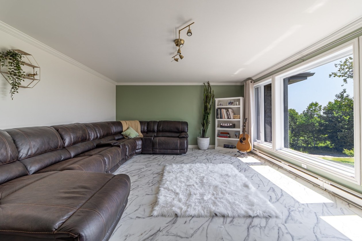 Salon — 24, Rue des Cèdres, Saint-Gabriel-de-Rimouski, G0K1M0, Saint-Gabriel-de-Rimouski
