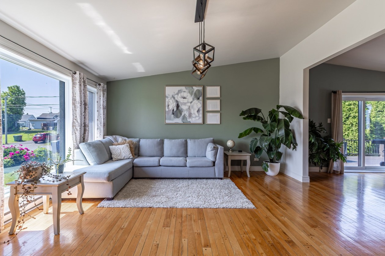 Salon — 24, Rue des Cèdres, Saint-Gabriel-de-Rimouski, G0K1M0, Saint-Gabriel-de-Rimouski