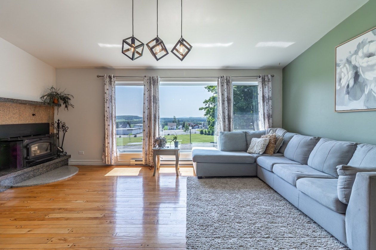 Salon — 24, Rue des Cèdres, Saint-Gabriel-de-Rimouski, G0K1M0, Saint-Gabriel-de-Rimouski