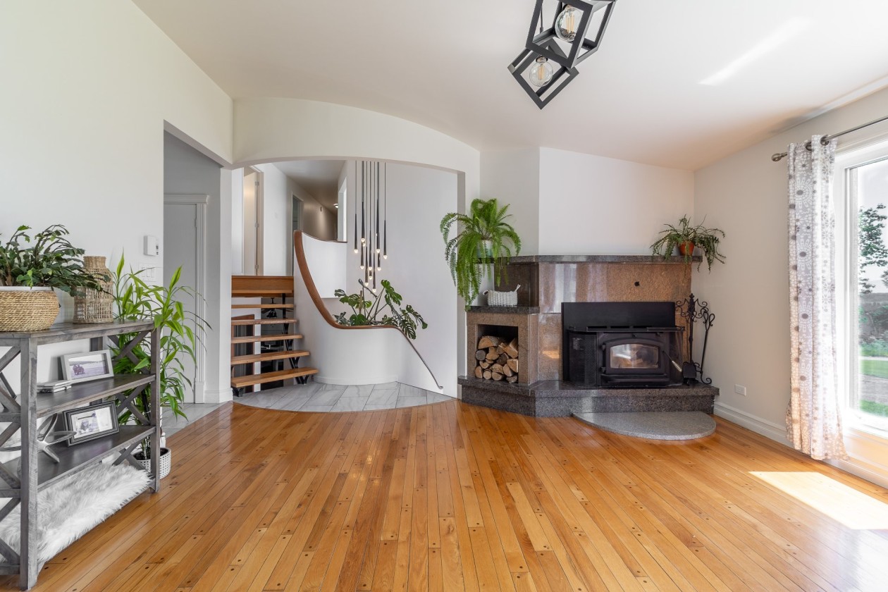 Salon — 24, Rue des Cèdres, Saint-Gabriel-de-Rimouski, G0K1M0, Saint-Gabriel-de-Rimouski