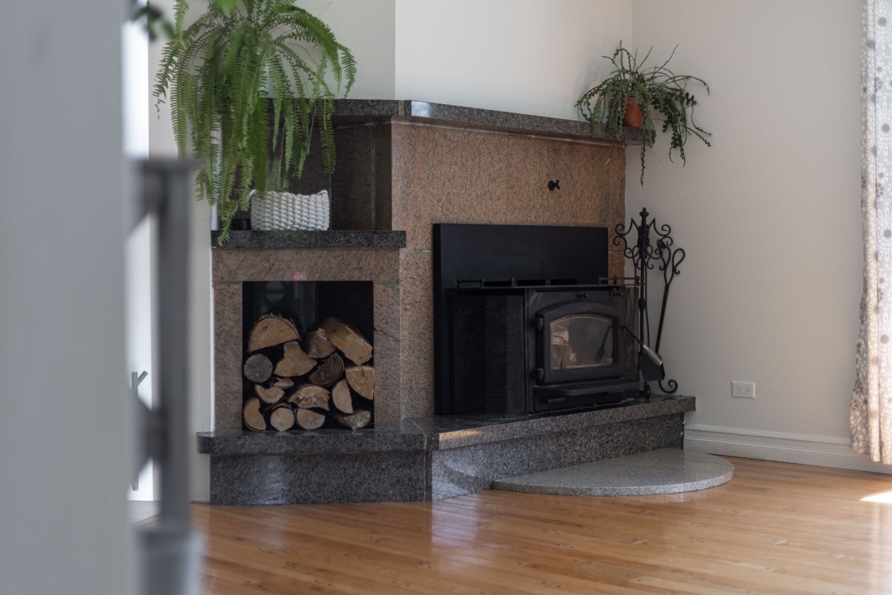 Salon — 24, Rue des Cèdres, Saint-Gabriel-de-Rimouski, G0K1M0, Saint-Gabriel-de-Rimouski