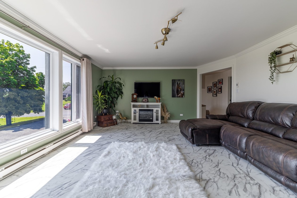 Salon — 24, Rue des Cèdres, Saint-Gabriel-de-Rimouski, G0K1M0, Saint-Gabriel-de-Rimouski