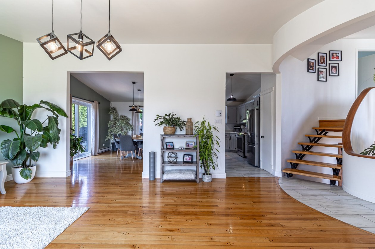Salon — 24, Rue des Cèdres, Saint-Gabriel-de-Rimouski, G0K1M0, Saint-Gabriel-de-Rimouski