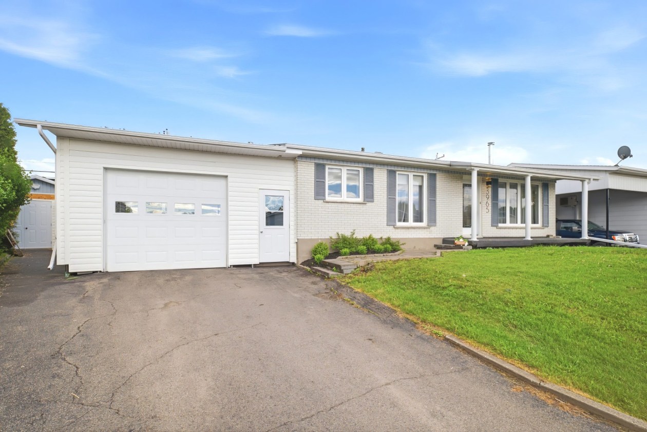 Salle familiale — 3965, Rue Picasso, Saguenay (Jonquière), G7Z1J6, Saguenay (Jonquière)