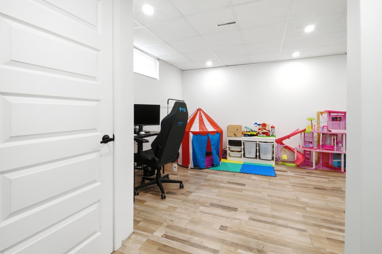 Salle familiale — 3965, Rue Picasso, Saguenay (Jonquière), G7Z1J6, Saguenay (Jonquière)