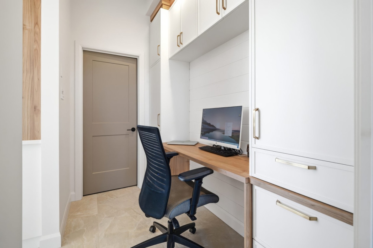 Bureau — 1140, Rue des Loutres, Saguenay (Shipshaw), G7P0J7, Saguenay (Shipshaw)
