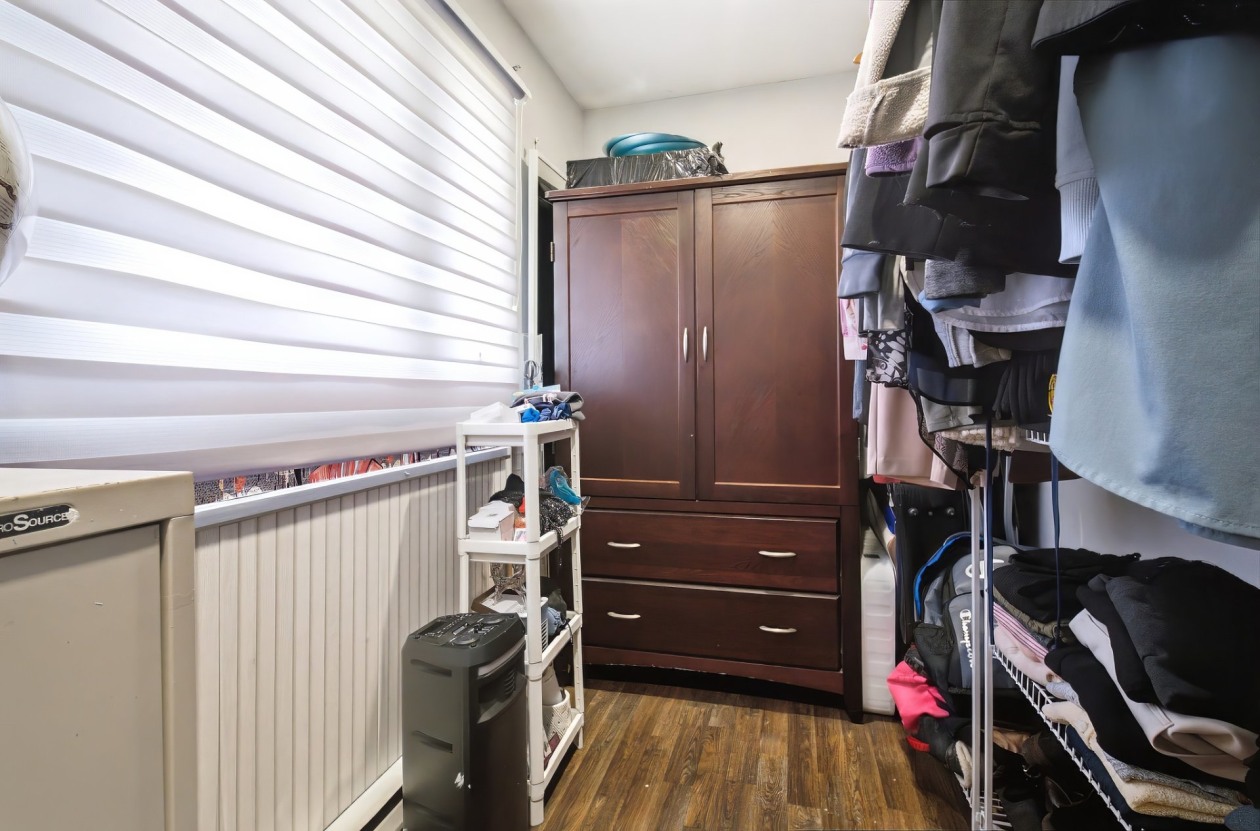 Penderie — 430 - 432, Rue Cabot, Saguenay (Chicoutimi), G7G1E1, Saguenay (Chicoutimi)